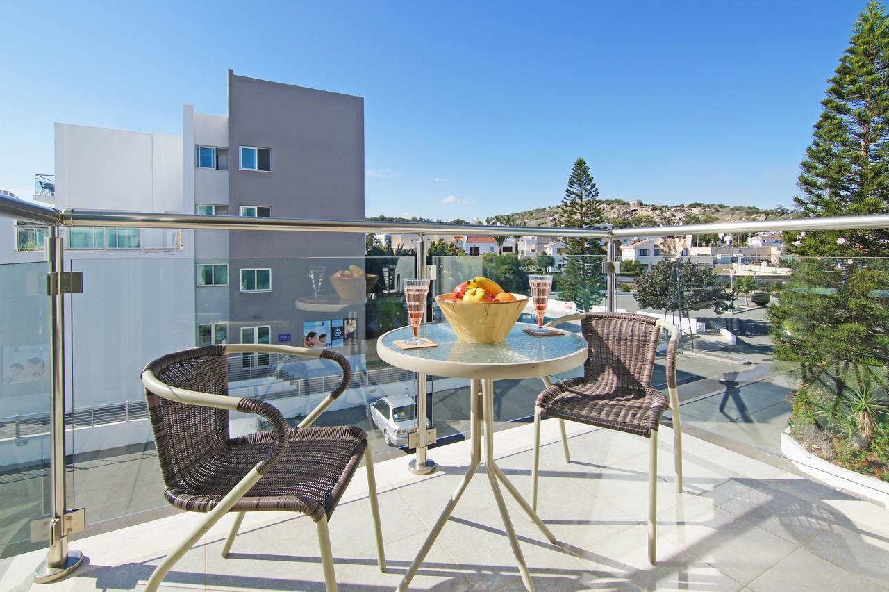 Amber - Coralli Beachfront Apartment Protaras Eksteriør billede
